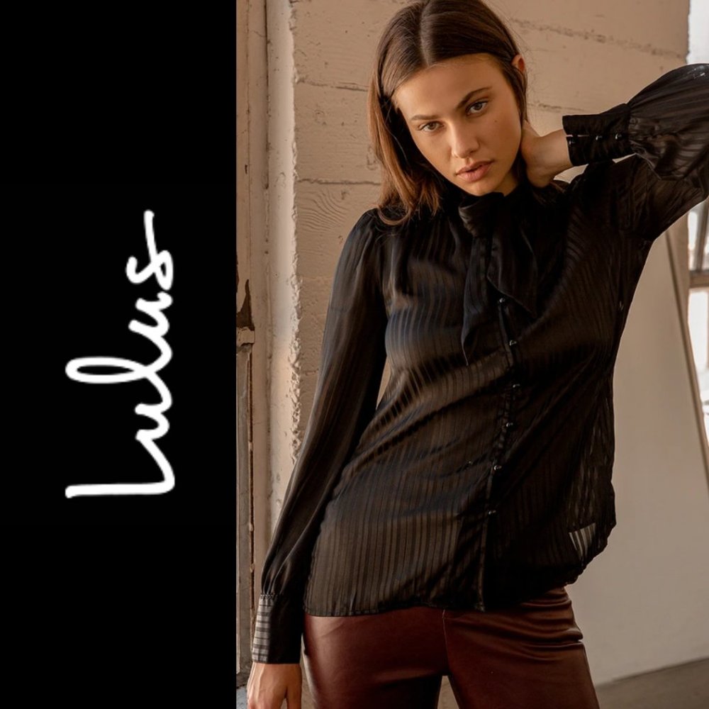 NWT Lulu’s Black Striped Tie-Neck Button-Up Top - Small